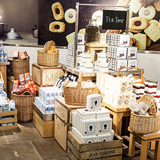 伦敦Mark&Spencer食品货架