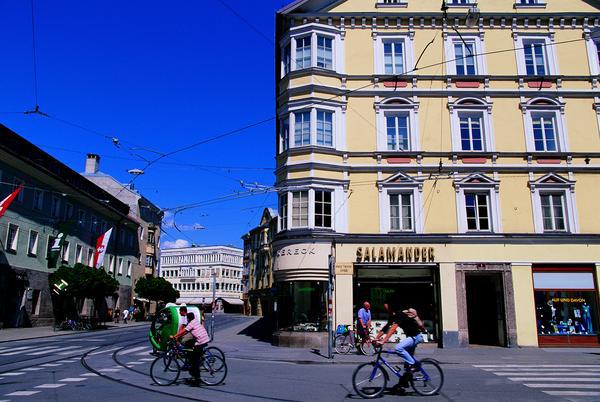 McDonald泰晤士总店图片库