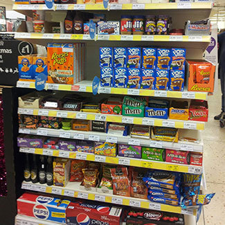 加亚新城Minipreço食品货架