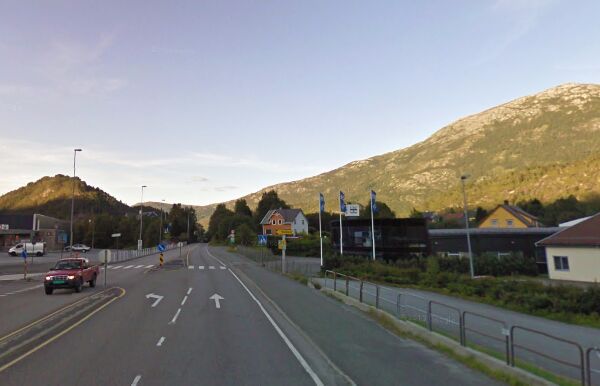 RIMI门店前街道-挪威卑尔根霍克兰哈当厄尔路 RIMI门店前街道