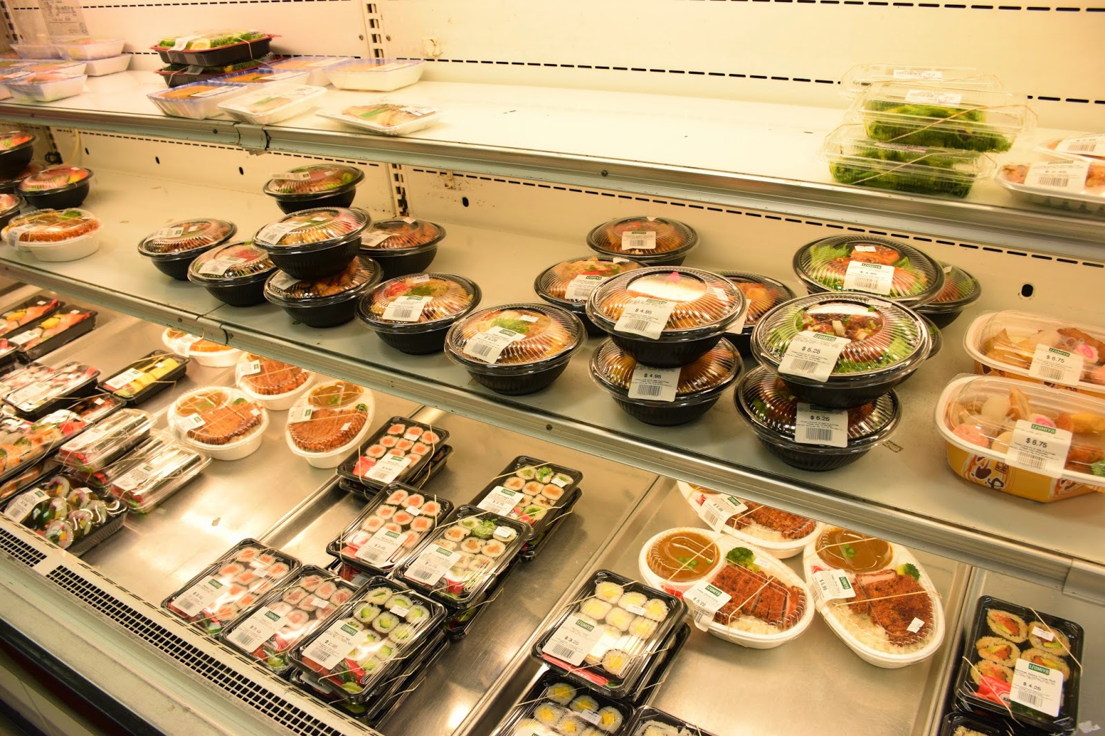 泉屋百货门店内商品