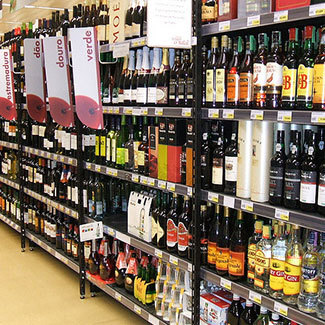 辛特拉Pingo Doce酒类货架