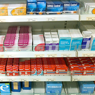 坦佩雷Yliopiston Apteekki商品货架