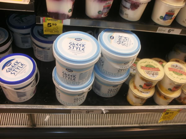 Masoutis超市的酸奶Greek Style