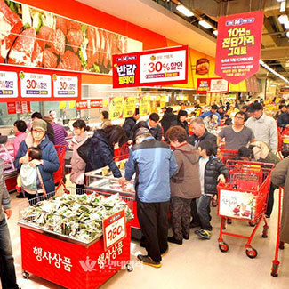 韩国Home plus店内大厅