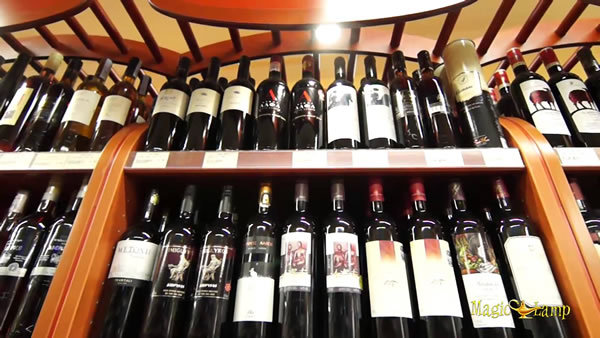 Masoutis超市里各种希腊酒类