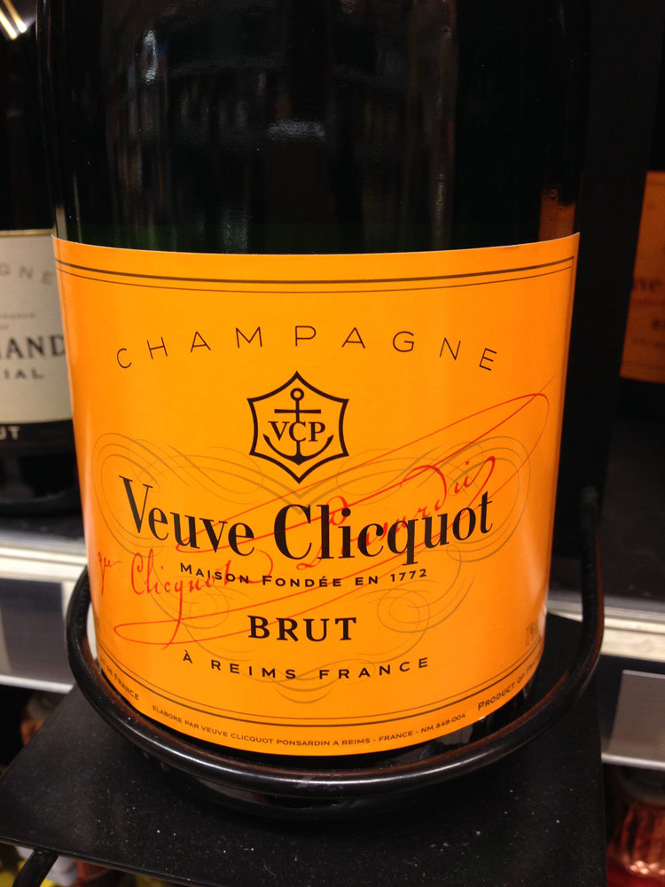 veuve cliequot香槟正面