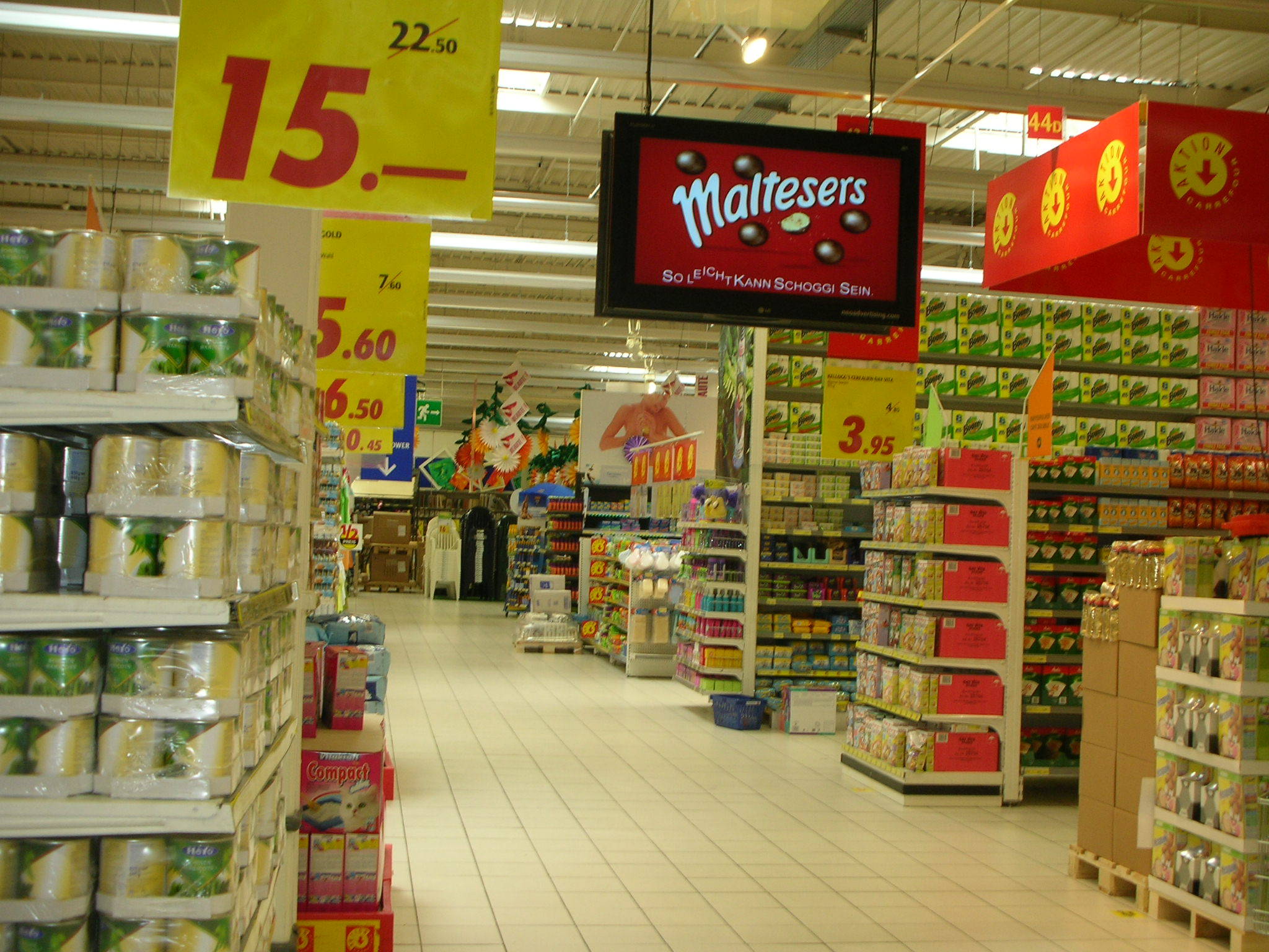 法国CARREFOUR店内大厅