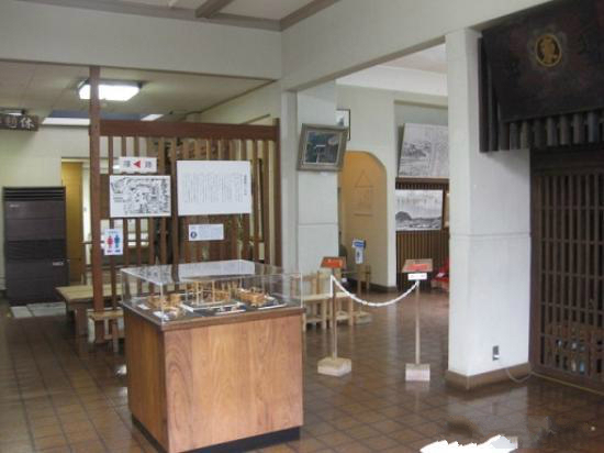 丸天龙野市店柜台