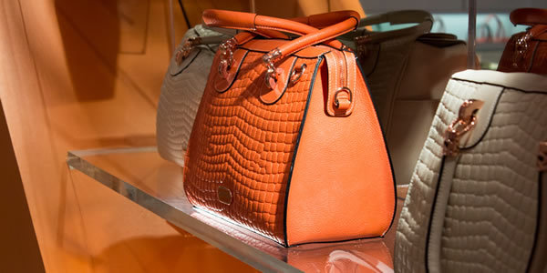 folli follie橘黄色鳄鱼纹手提包-folli follie希腊塞萨洛尼基 folli follie橘黄色鳄鱼纹手提包