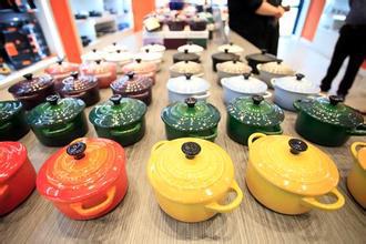 Le Creuset格里尼总店门店柜台展示