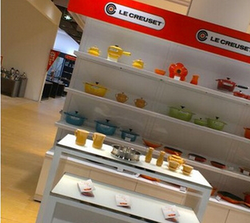 Le Creuset格里尼总店门店柜台展示