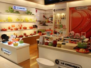 Le Creuset格里尼总店门店柜台展示