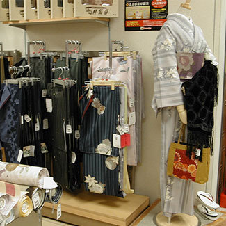 日本泉屋百货服装区域