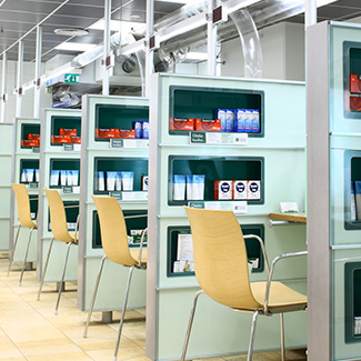 芬兰Yliopiston Apteekki店内大厅