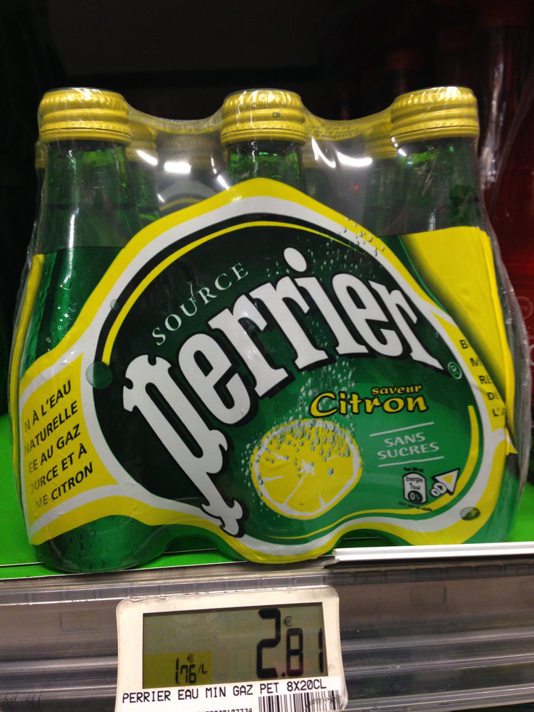 perrier苏打水正面