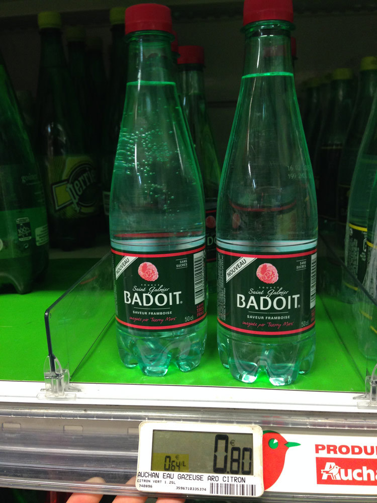 badoit桑椹苏打水货架