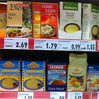 德国奥克兰湖畔法兰克福Kaufland食品货架