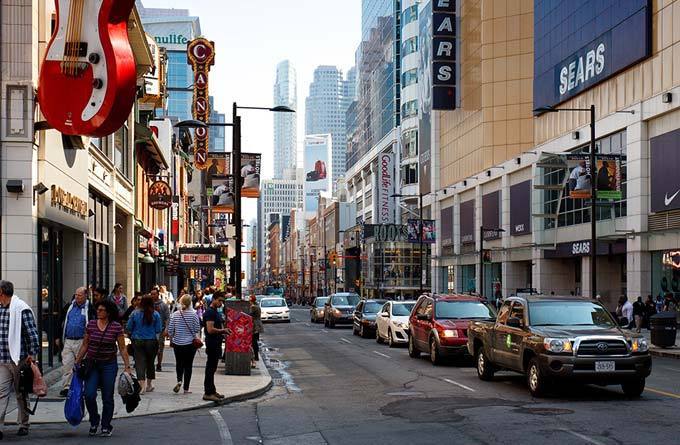 3 Sprouts多伦多旗舰店图片库