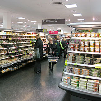 英国Mark&Spencer店内大厅