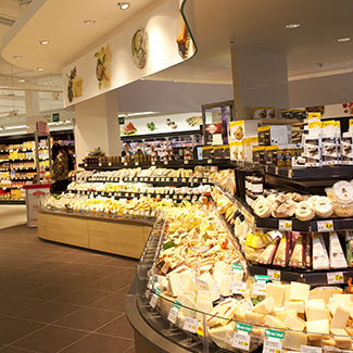 奥地利MERKUR店内大厅