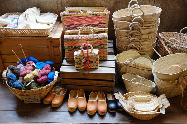 葡萄牙特色手工-编织袋、木底鞋、草藤箱子