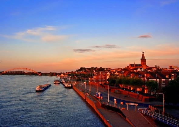 黄昏奈梅亨-开阔水域-音乐文化之城-荷兰-埃因霍温 黄昏奈梅亨-开阔水域-音乐文化之城-荷兰-埃因霍温