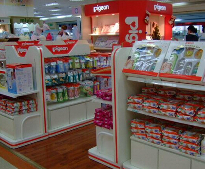 Pigeon贝亲商场专柜展示