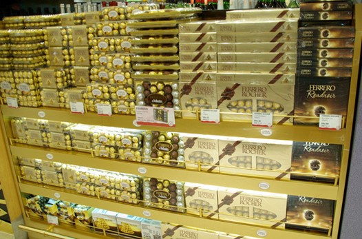 FERRERO ROCHER超市货架