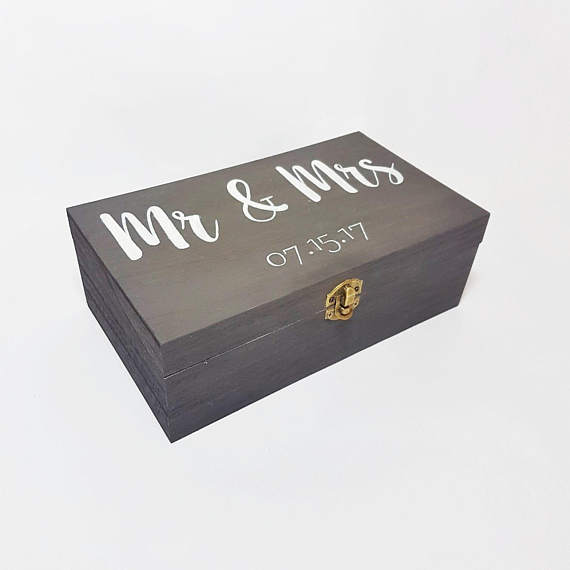 personalisedmr&mrswoodenbox-brideandgroomweddinggift