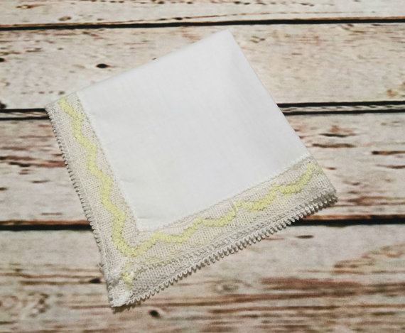 VintageLadiesHankie.LaceEdgeHandkerchief.WhiteHankie.YellowBorder.VintageHankies.VintageHankie.