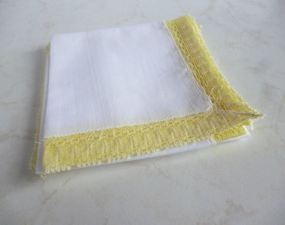 FourVintageLadiesHankies.LacyEdgedHandkerchief.SetoffourWhiteHankies.YellowLacyBorder.VintageHankie.