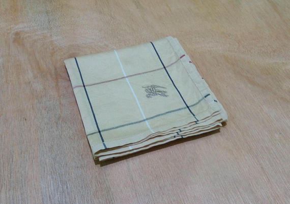VintageBurberryNovaCheckBeigeHandkerchief46,5x46,5cm