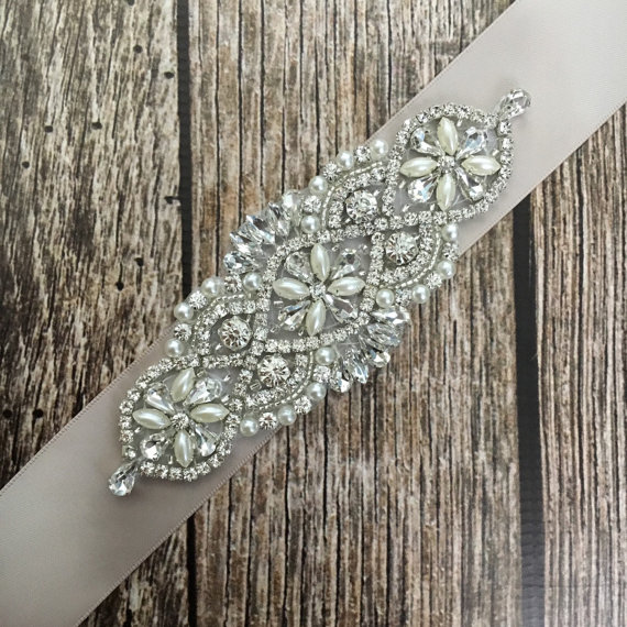 BridesmaidhangersPersonalizedhangerBridesmaidgiftWeddingdresshangerUniquehangerWoodenhangerShabbychichangersWeddinggift