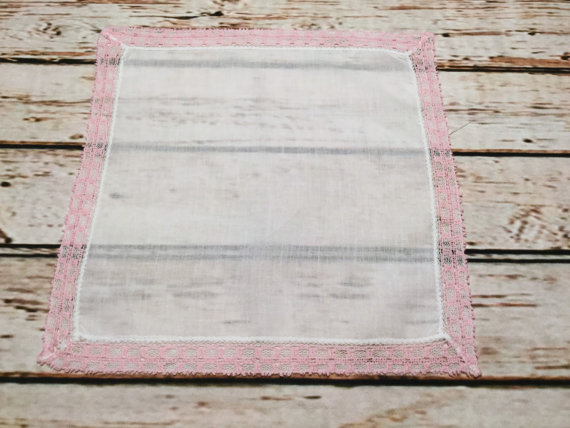 VintageLadiesHankies.LaceEdgeHandkerchief.WhiteHankie.PinkBorder.VintageHankie.RetroHandkerchief.VintageHankie.