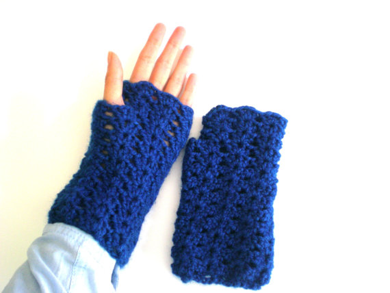 Fingerlessglovesbluewoolknittedcrochet,handmadeblue,fingerlessgloveswoman,wool,winter,fall,cold,bluewool,teenager,tissue
