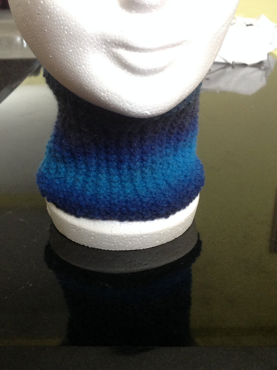 Handknittedchild'sinfinityscarf/headbandwithabeautifullcolorvariationfromblacktoblue Handknittedchild'sinfinityscarf/headbandwithabeautifullcolorvariationfromblacktoblue