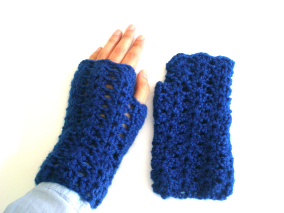 Fingerlessglovesbluewoolknittedcrochet,handmadeblue,fingerlessgloveswoman,wool,winter,fall,cold,bluewool,teenager,tissue