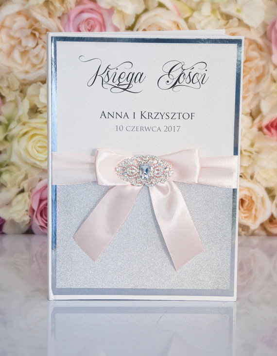 weddingguestbook-personalized-whiteandlightpink-brooch/glitter