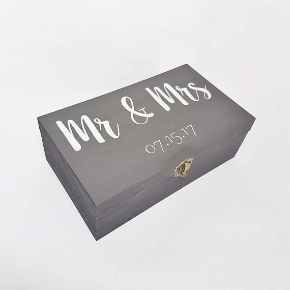 personalisedmr&mrswoodenbox-brideandgroomweddinggift