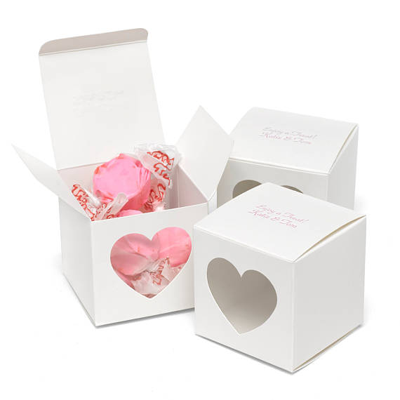 personalizedwhiteheartwindowfavorboxes-2