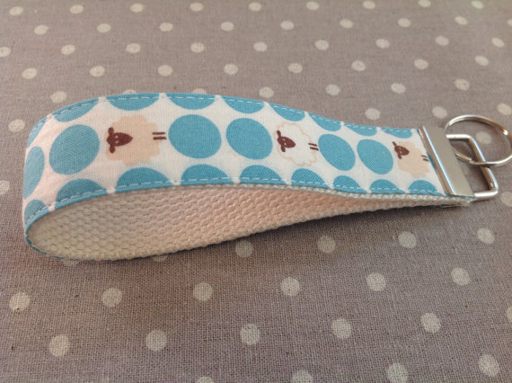 Blueandwhitesheepkeyfobknittingkeychainanimalkeylanyardsmallgiftforknitteryarnloverdotskeywristletholderforkeys