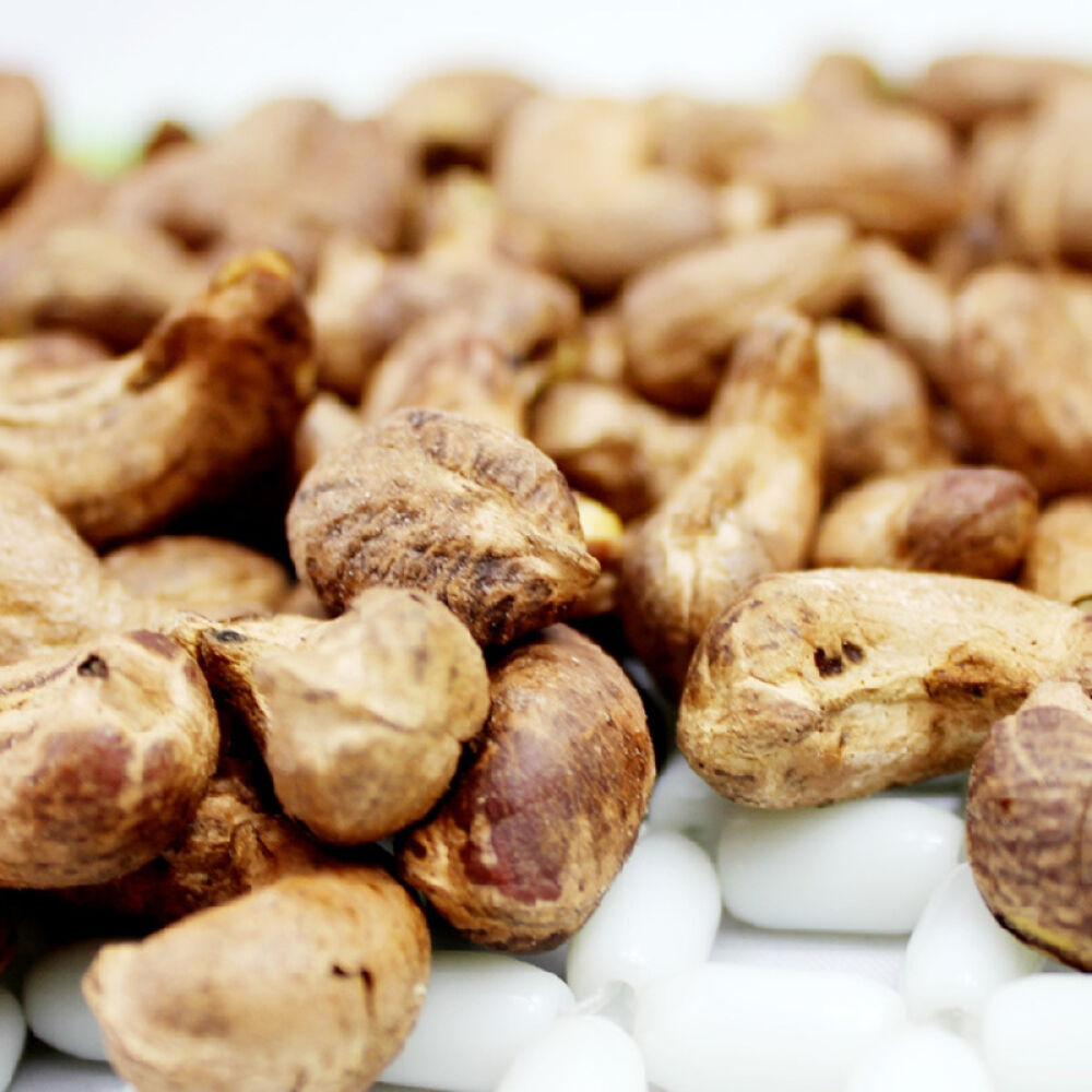 越南平阳BaTam八婆腰果特级带皮碳烤腰果休闲零食三罐