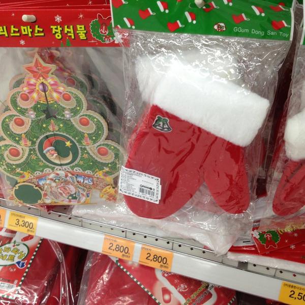 Photo taken at 이마트 (e-mart) by Sole Mio o. on 12/21/2012-京畿道高阳市东阳区79易买得超市 Photo taken at 이마트 (e-mart) by Sole Mio o. on 12/21/2012