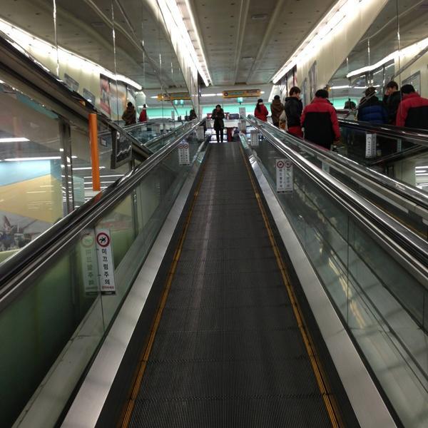 Photo taken at 이마트 (e-mart) by 상근 류. on 2/18/2013-京畿道高阳市东阳区79易买得超市 Photo taken at 이마트 (e-mart) by 상근 류. on 2/18/2013