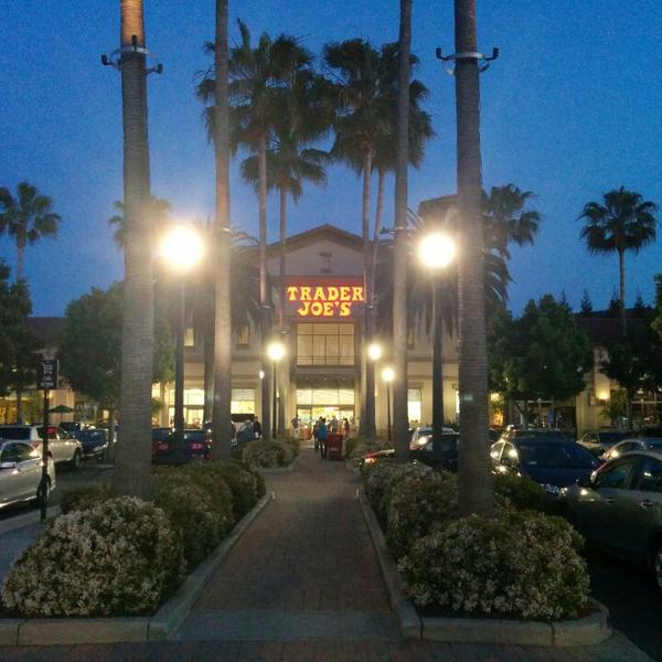 Photo taken at Trader Joe's by Suresh G. on 3/24/2014-加利福尼亚州94087 森尼韦尔 西埃尔卡米诺雷亚尔(在马蒂尔达大道)316号 Photo taken at Trader Joe's by Suresh G. on 3/24/2014