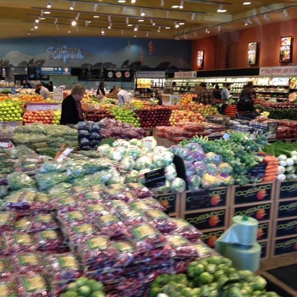 Photo taken at Whole Foods Market by Matthew L. on 11/21/2012-美国加利福尼亚州格伦代尔格伦代尔大道北331 Photo taken at Whole Foods Market by Matthew L. on 11/21/2012