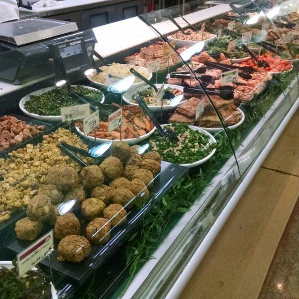 Photo taken at Whole Foods Market by Joseph N. on 2/17/2015-俄亥俄州辛辛那提埃德蒙森路2693号 Photo taken at Whole Foods Market by Joseph N. on 2/17/2015