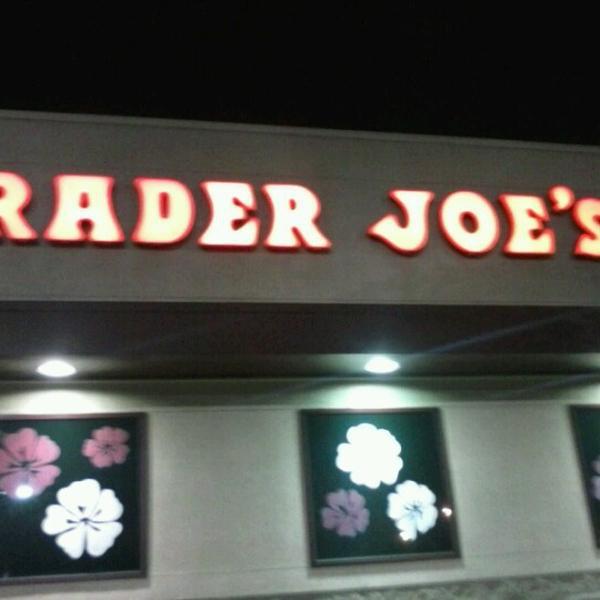 Photo taken at Trader Joe's by Megan H. on 2/26/2013-加利福尼亚州橙色商场塔斯汀北街2114号 Photo taken at Trader Joe's by Megan H. on 2/26/2013