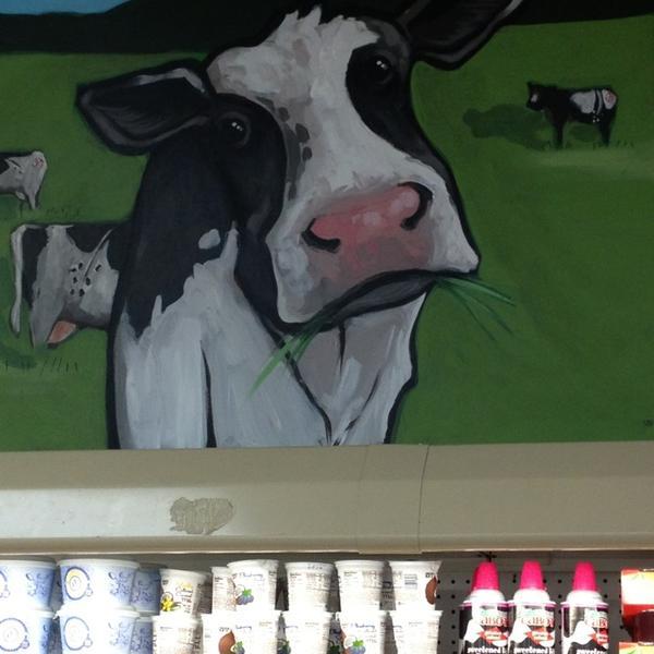 Photo taken at Trader Joe's by Taryn A. on 5/29/2013-俄亥俄 都柏林锯木厂路6355(在都柏林-威路) Photo taken at Trader Joe's by Taryn A. on 5/29/2013